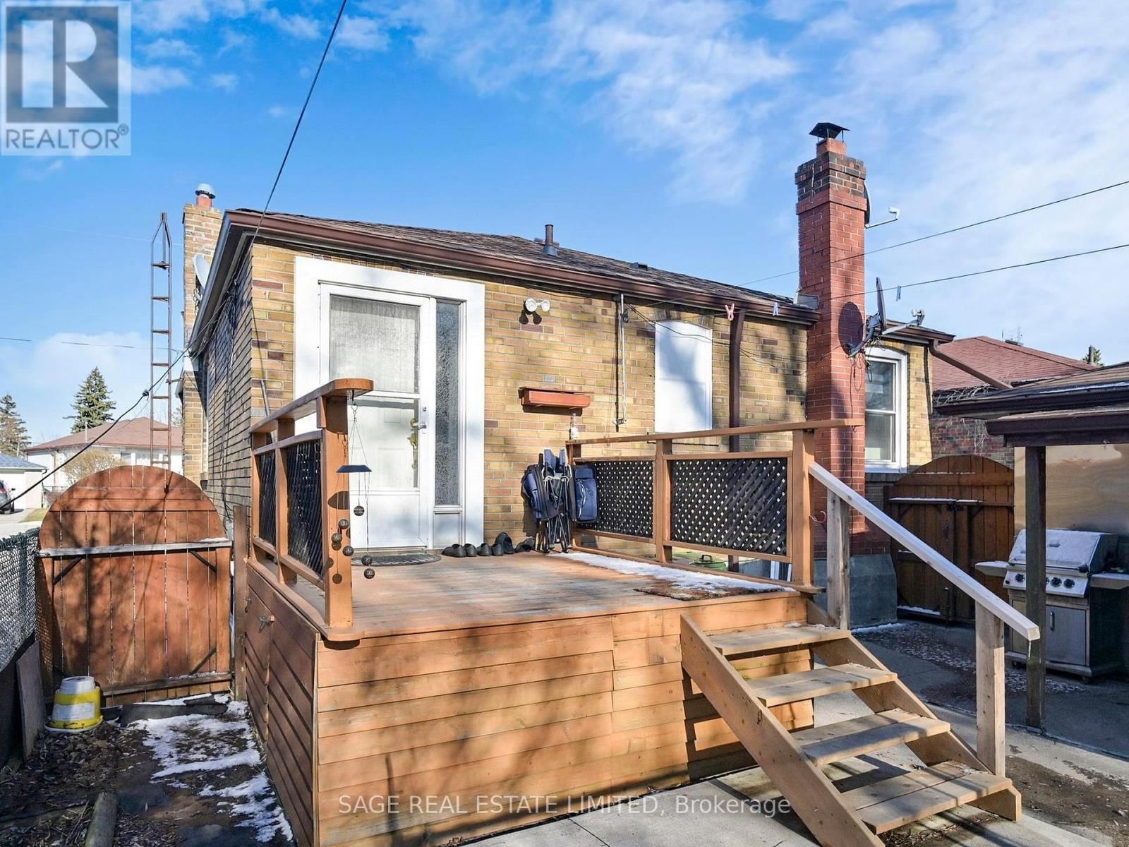 8 LOMBARDY CRESCENT Image 39