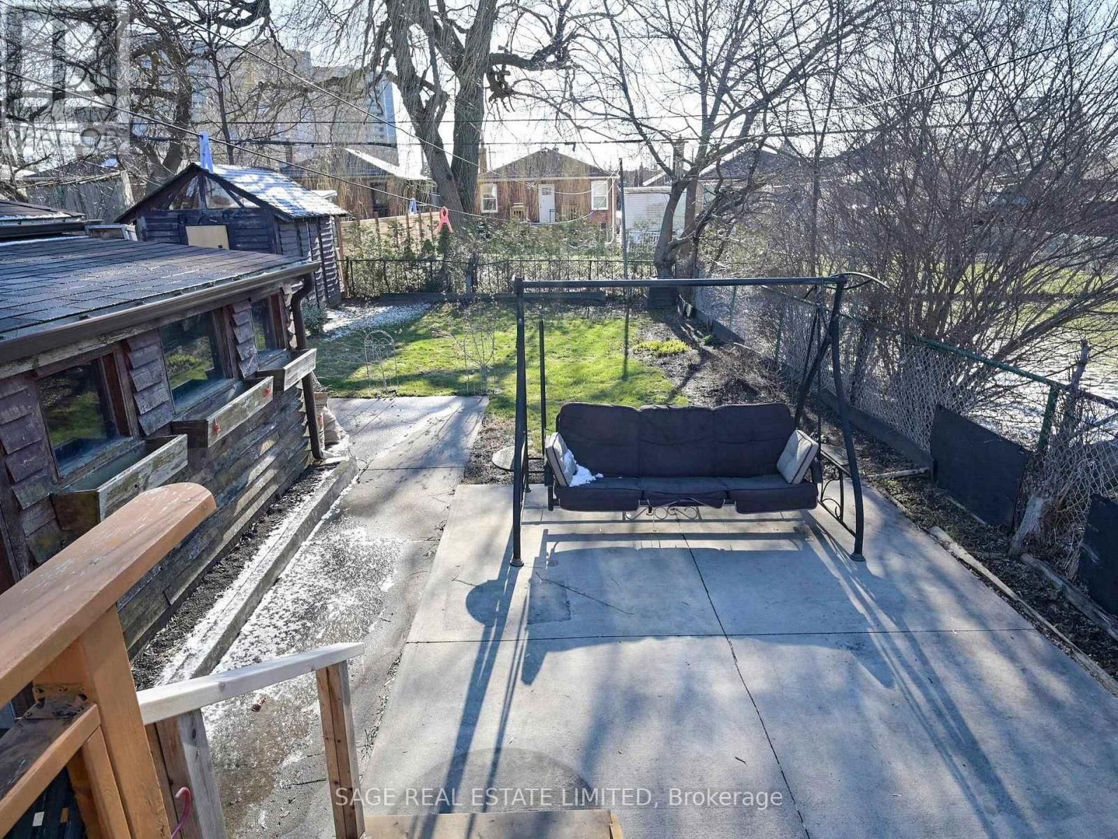 8 LOMBARDY CRESCENT Image 40