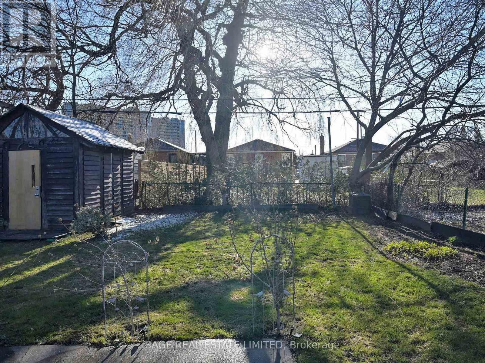 8 LOMBARDY CRESCENT Image 41