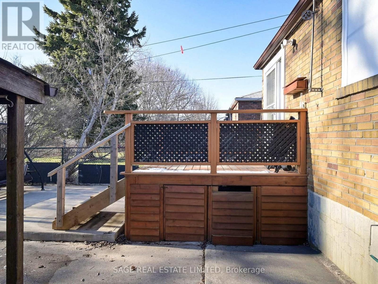 8 LOMBARDY CRESCENT Image 42