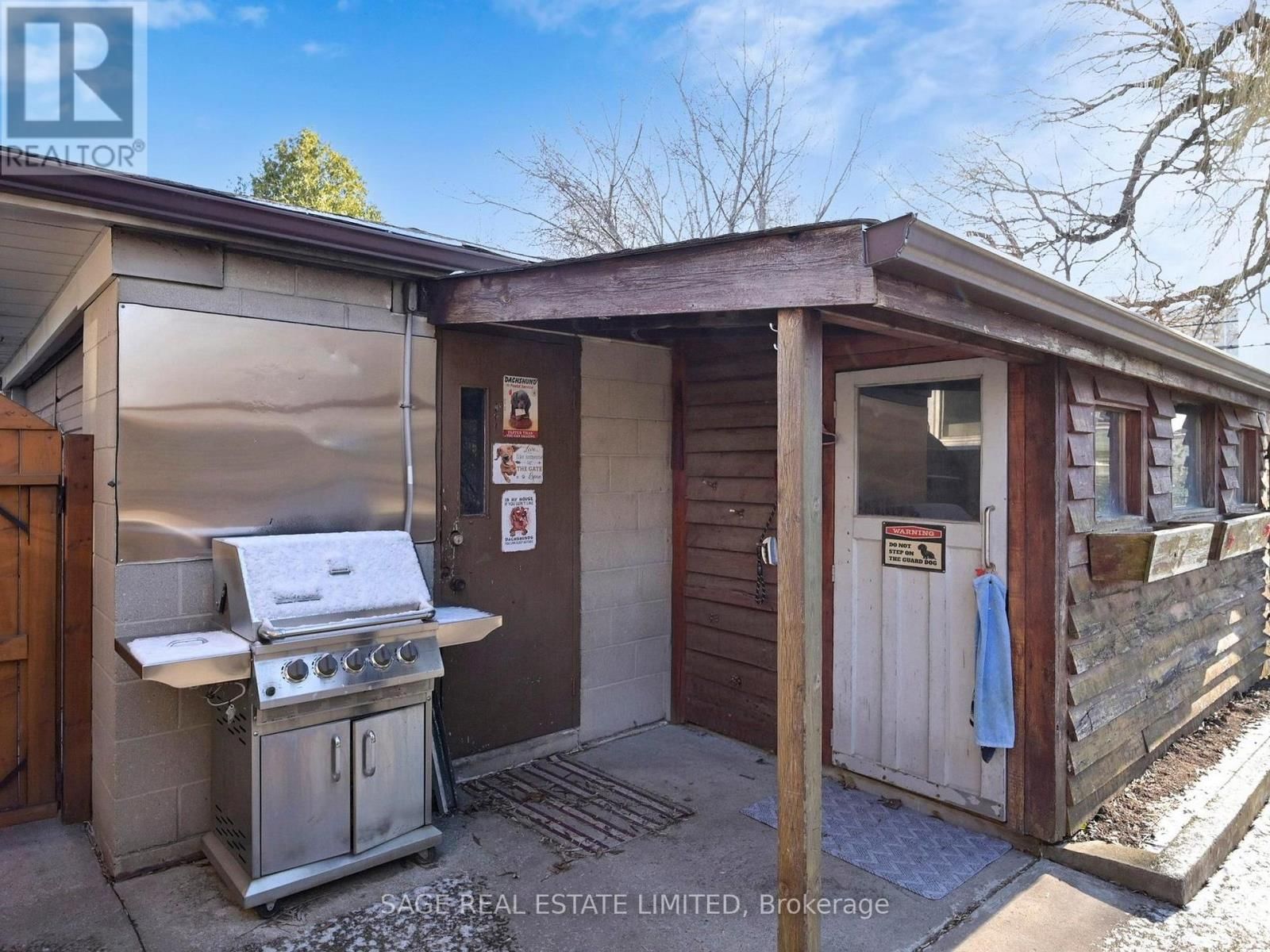 8 LOMBARDY CRESCENT Image 43