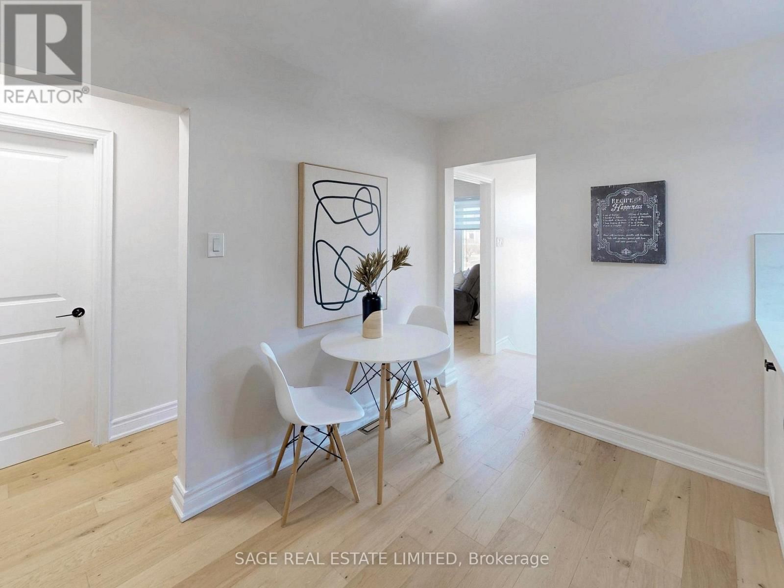 8 LOMBARDY CRESCENT Image 6