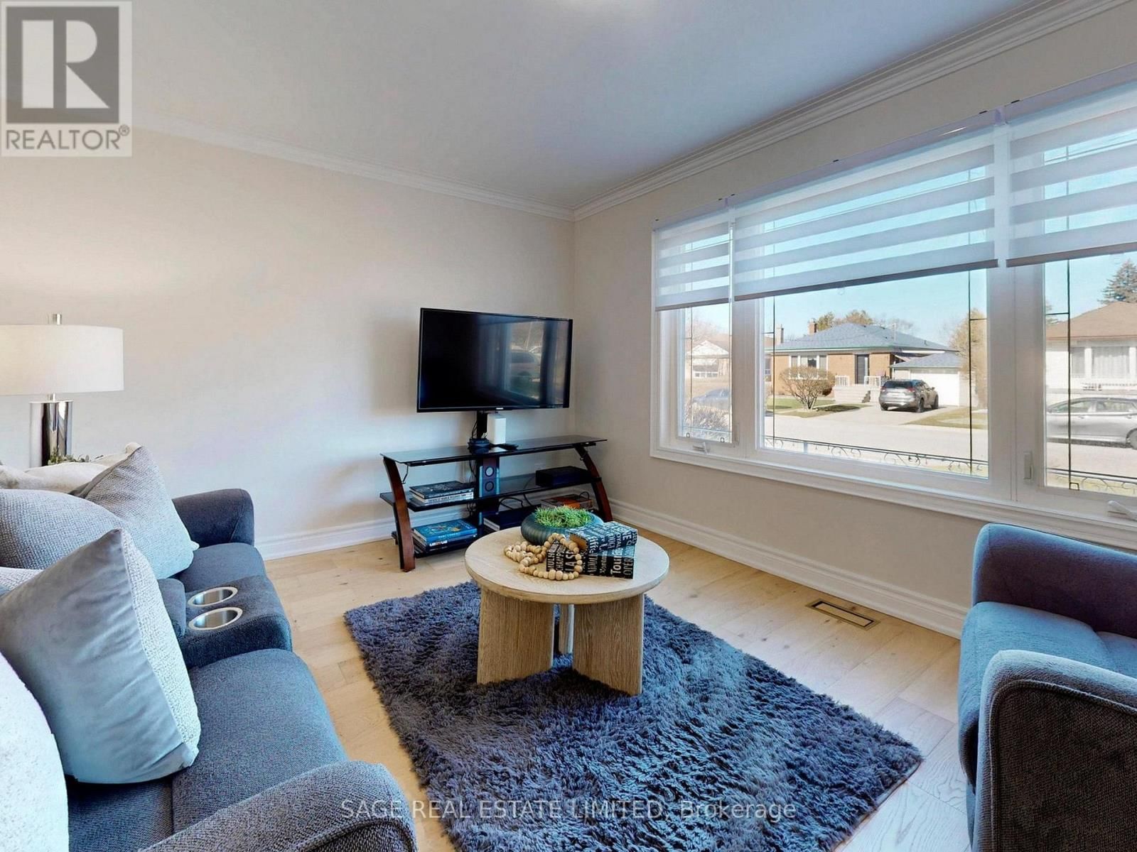 8 LOMBARDY CRESCENT Image 7