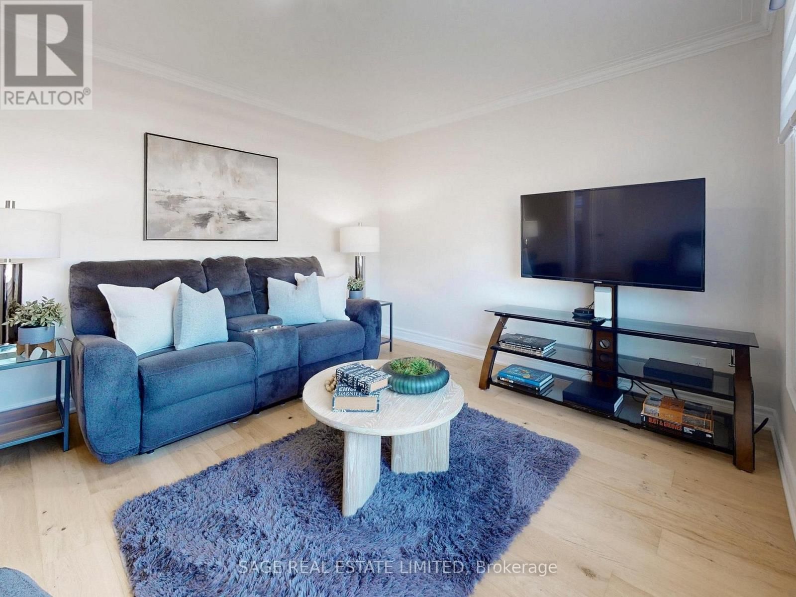 8 LOMBARDY CRESCENT Image 8