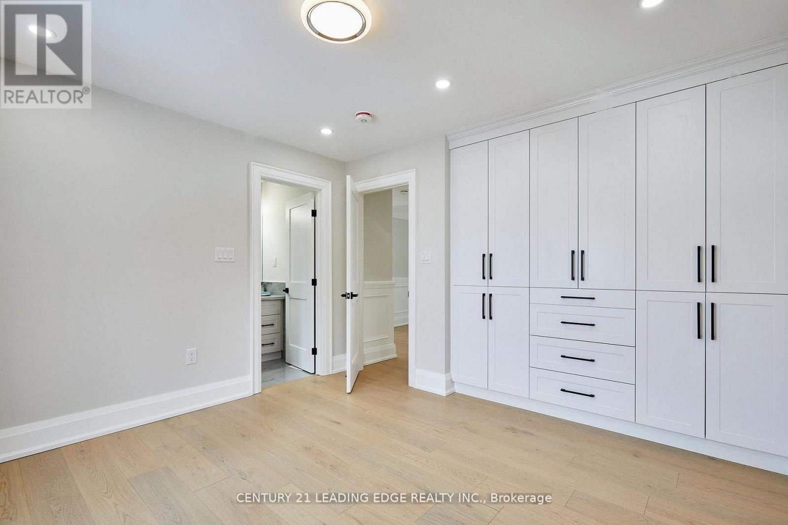 162 HAREWOOD AVENUE Image 34