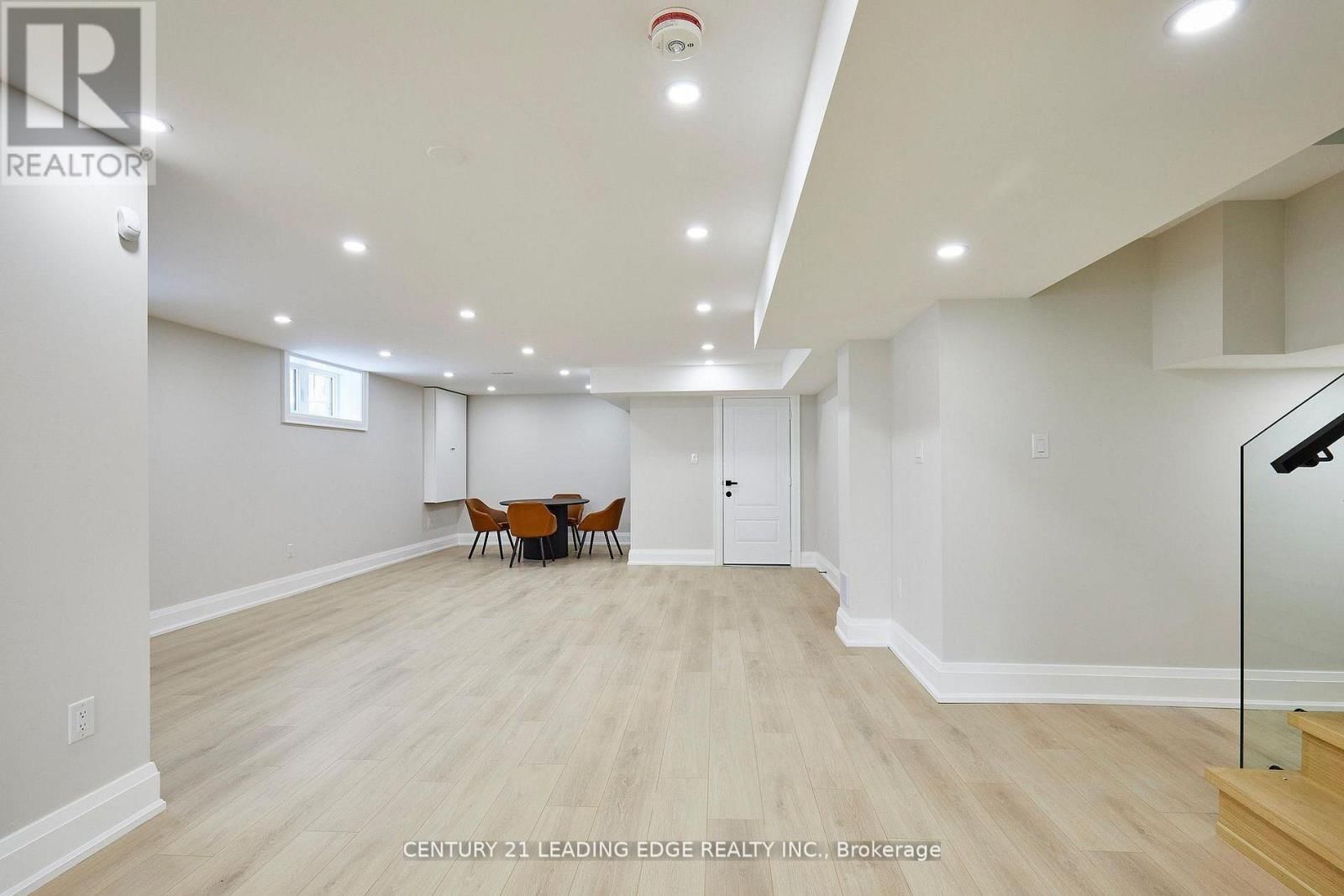 162 HAREWOOD AVENUE Image 38