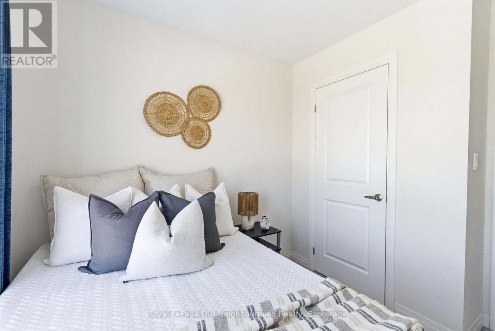 818 ATWATER PATH Image 33