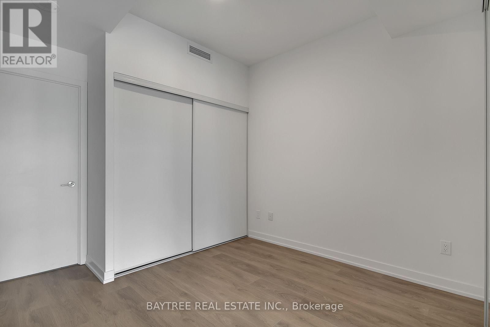 217 - 150 LOGAN AVENUE Image 10