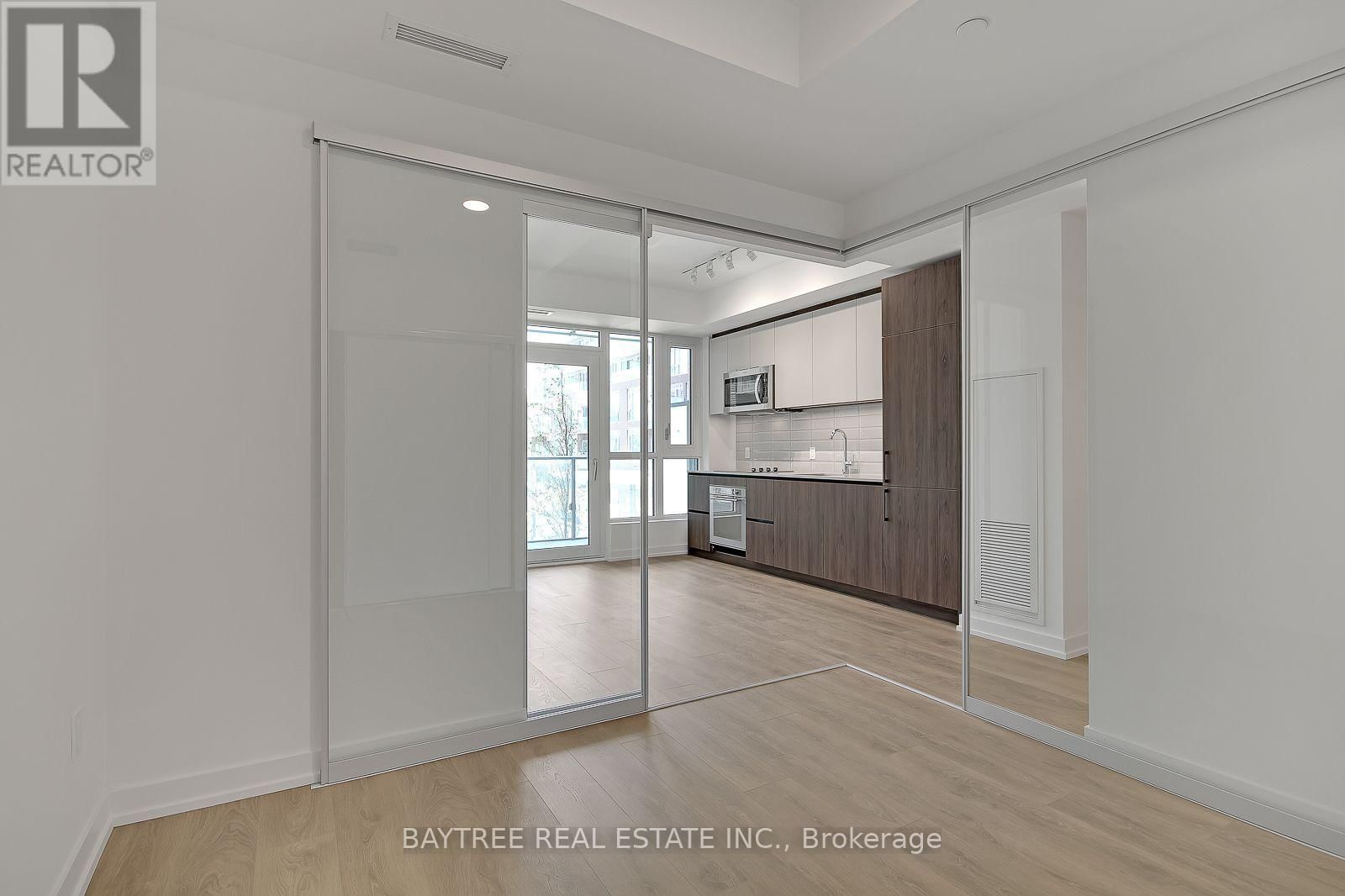 217 - 150 LOGAN AVENUE Image 11