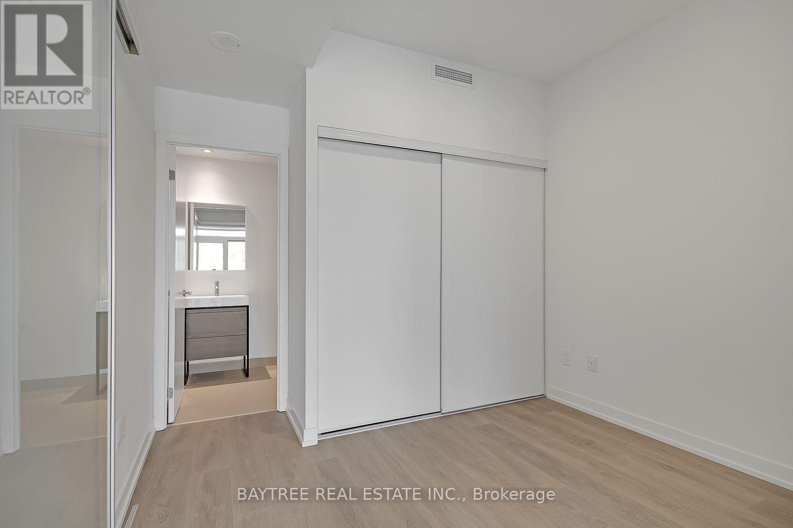 217 - 150 LOGAN AVENUE Image 13