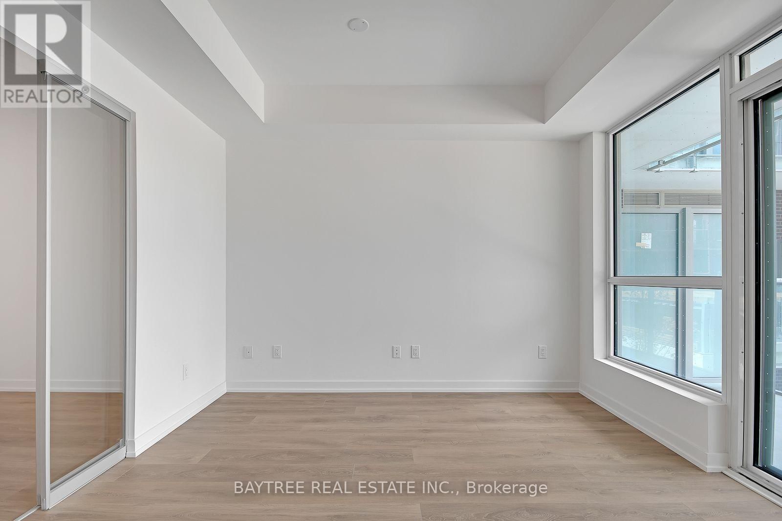 217 - 150 LOGAN AVENUE Image 15