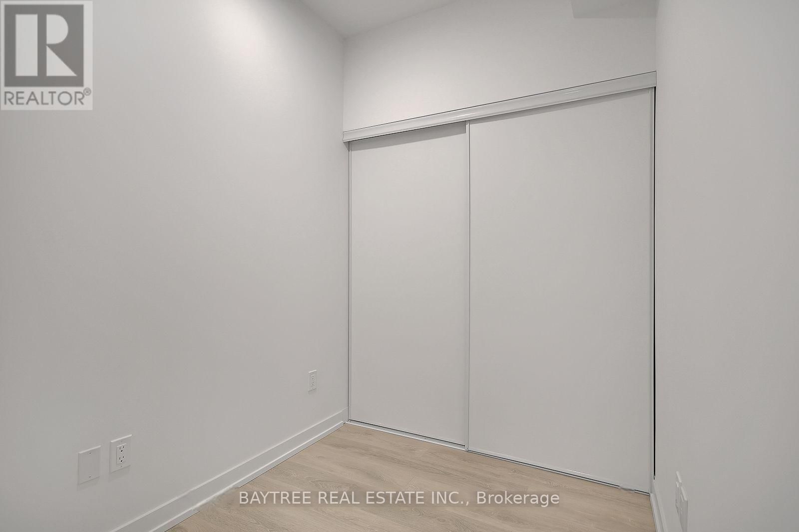 217 - 150 LOGAN AVENUE Image 16