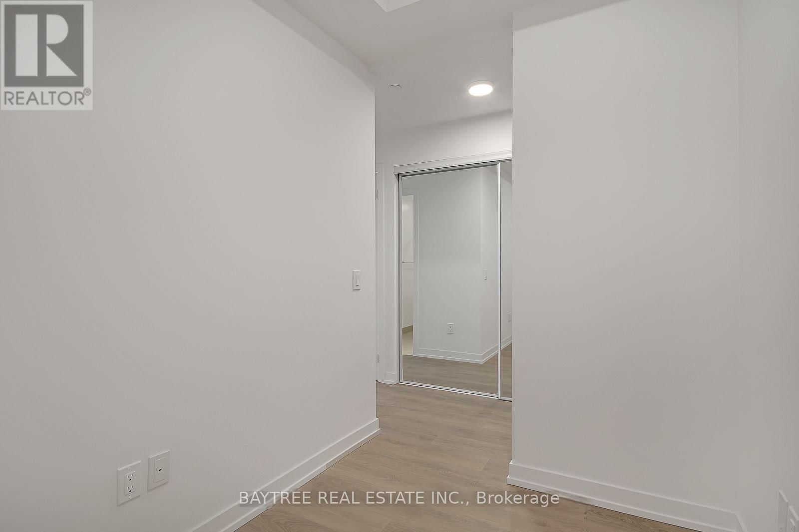 217 - 150 LOGAN AVENUE Image 17