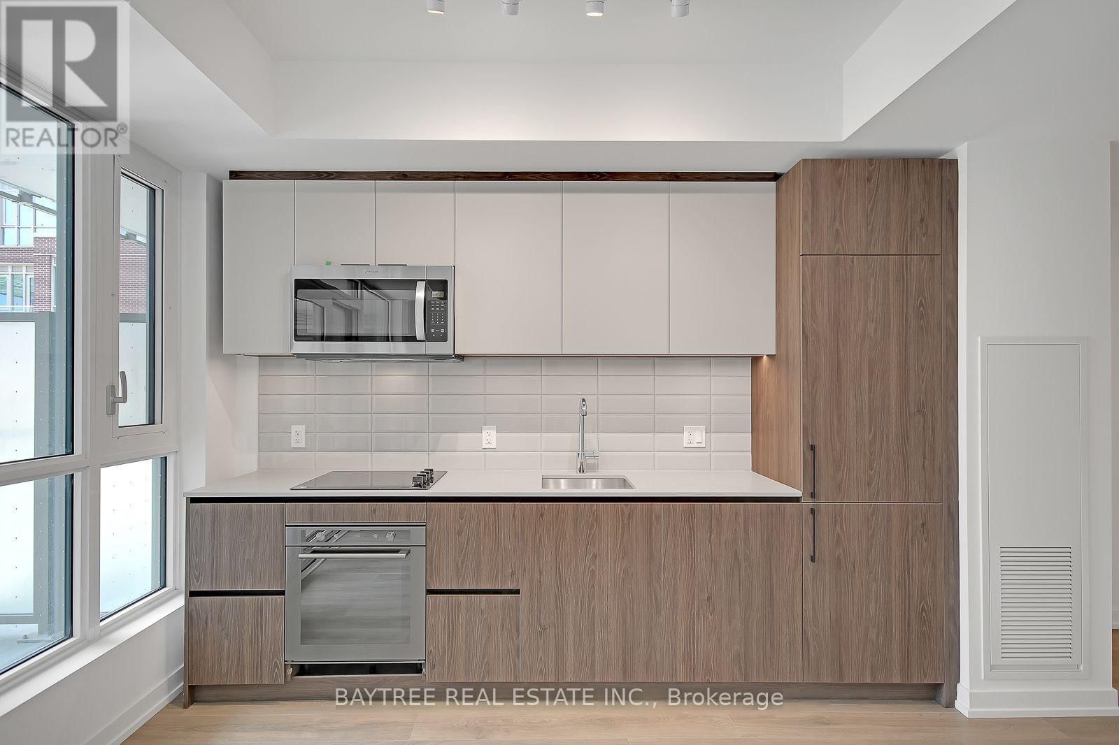 217 - 150 LOGAN AVENUE Image 3