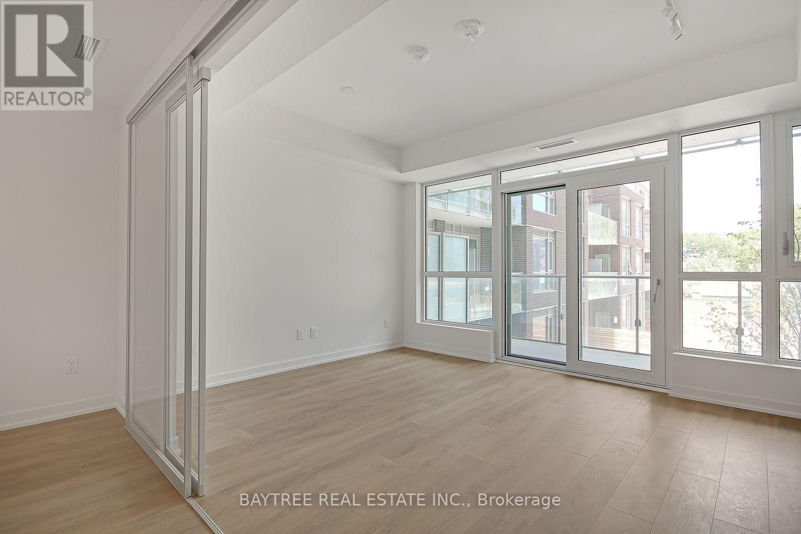 217 - 150 LOGAN AVENUE Image 4