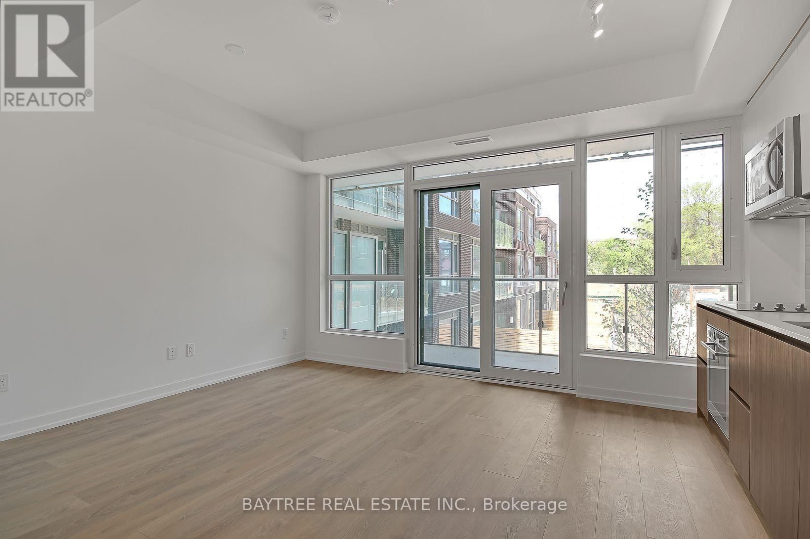 217 - 150 LOGAN AVENUE Image 5