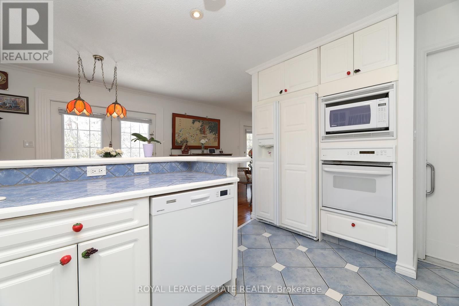 898 BEAUFORT COURT Image 10