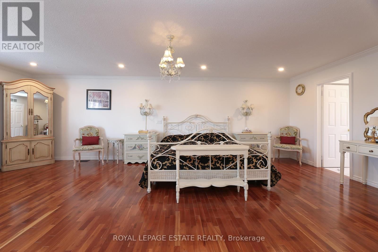 898 BEAUFORT COURT Image 21