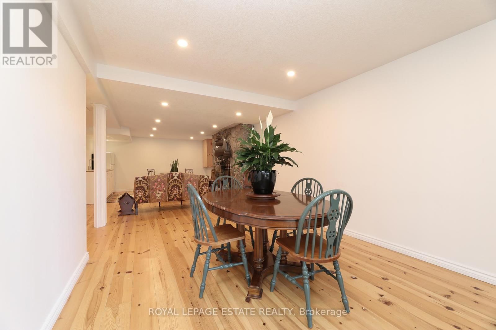 898 BEAUFORT COURT Image 42