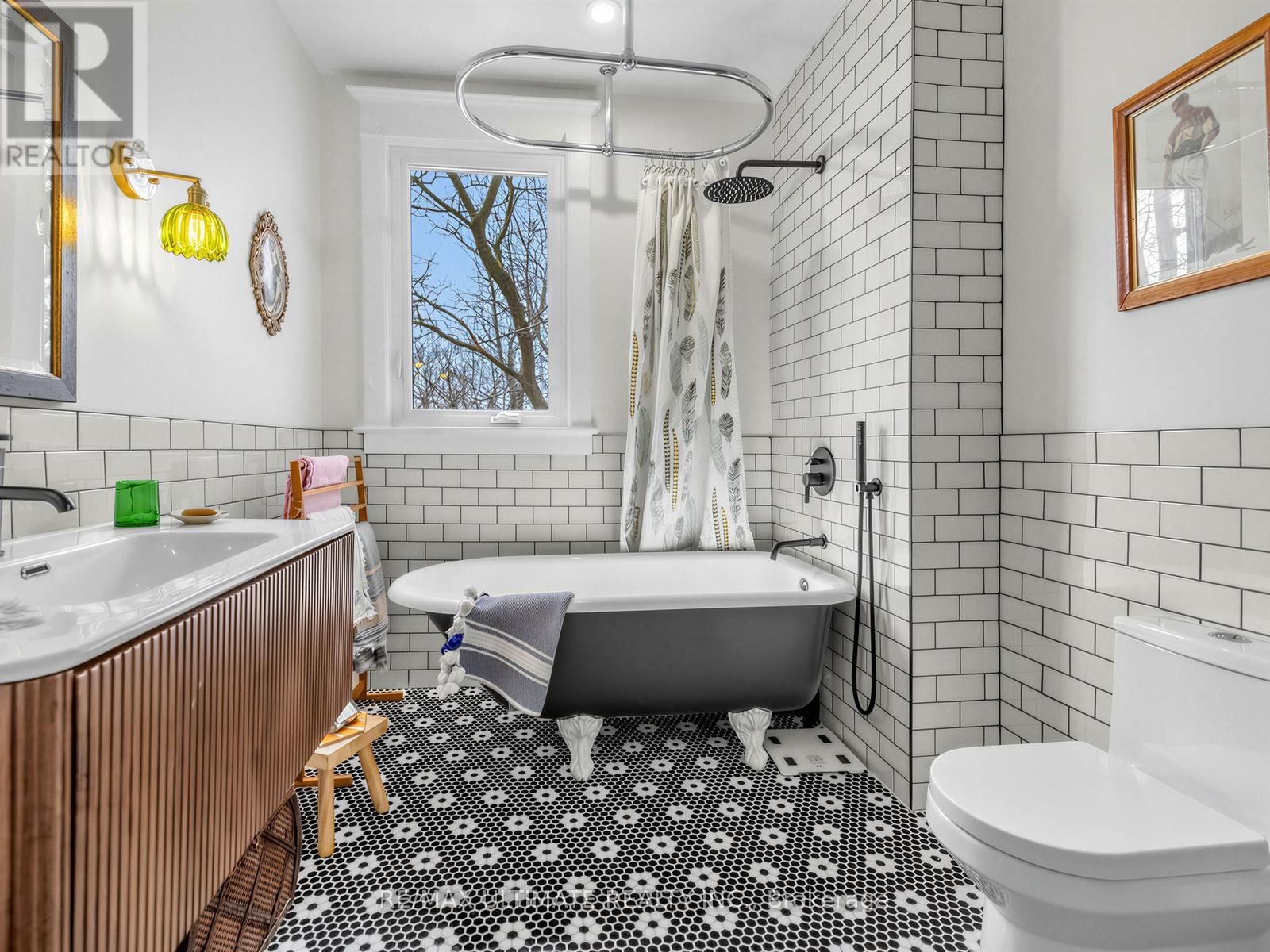 18 BLANTYRE AVENUE Image 31