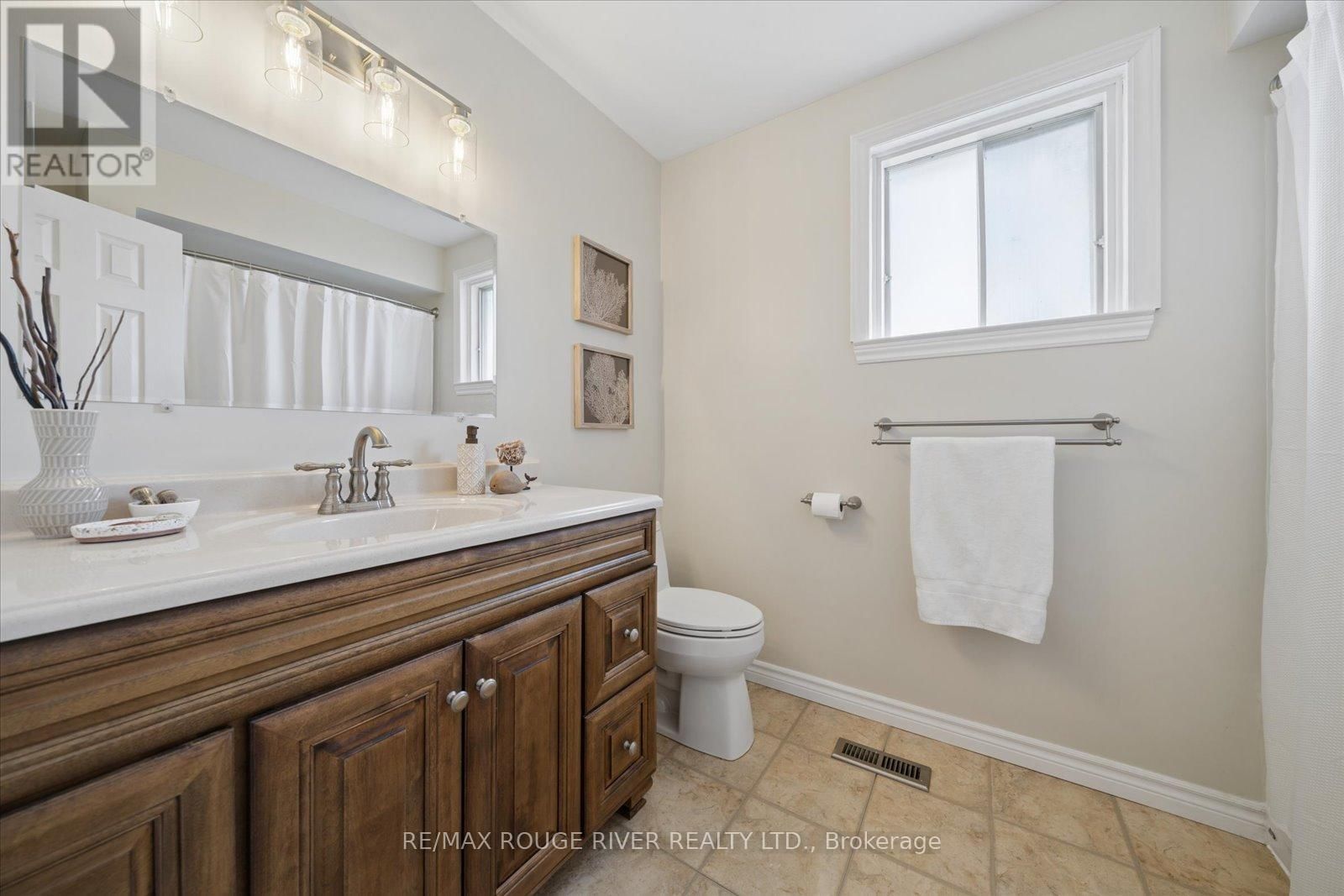 54 ROSALYNNE AVENUE Image 36