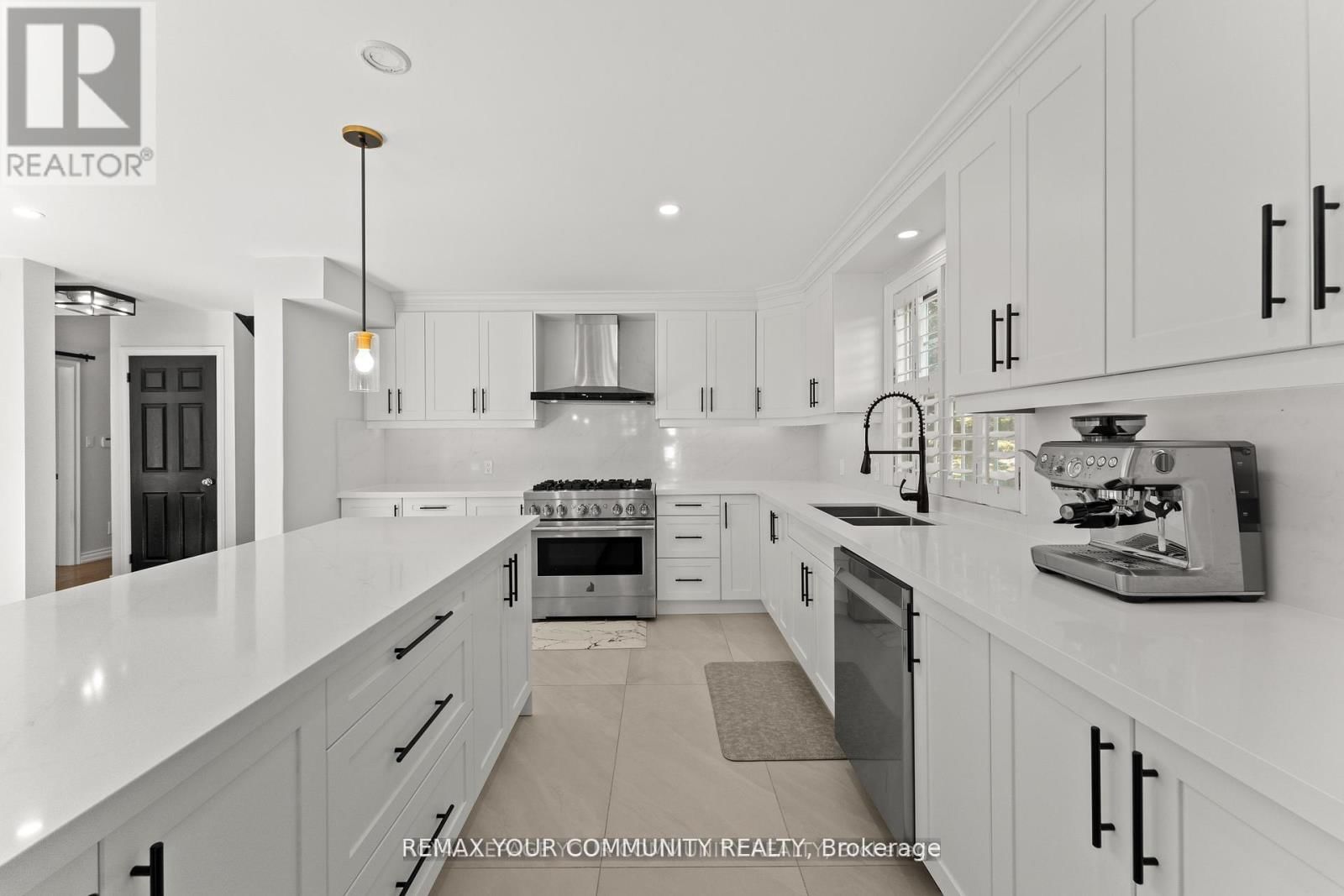 1645 ACORN LANE Image 11