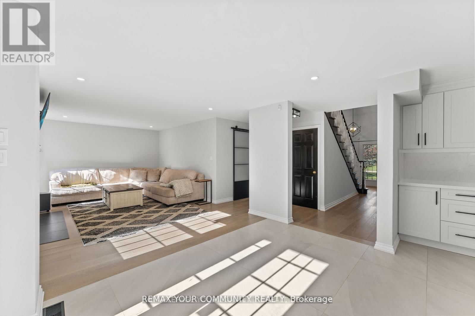 1645 ACORN LANE Image 13