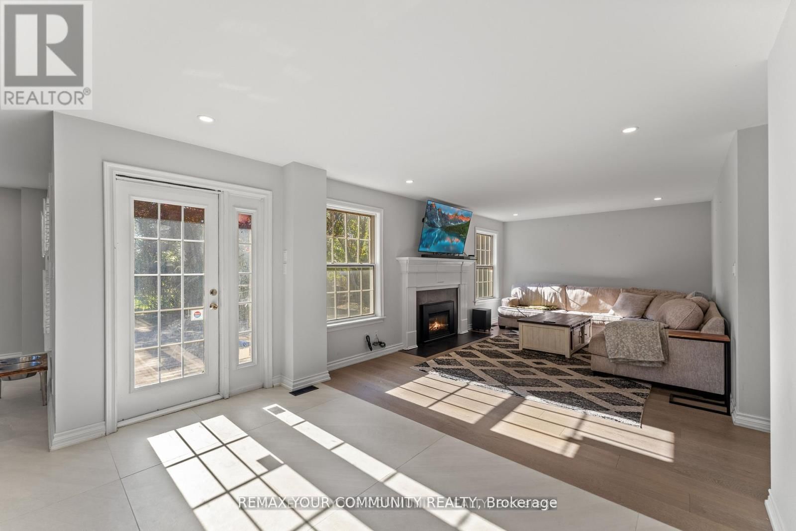 1645 ACORN LANE Image 14