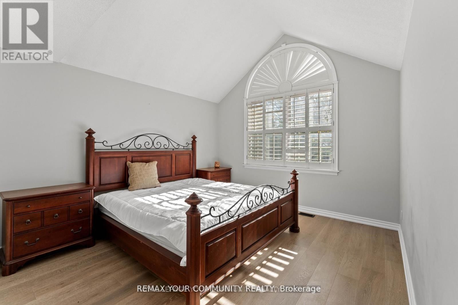 1645 ACORN LANE Image 21