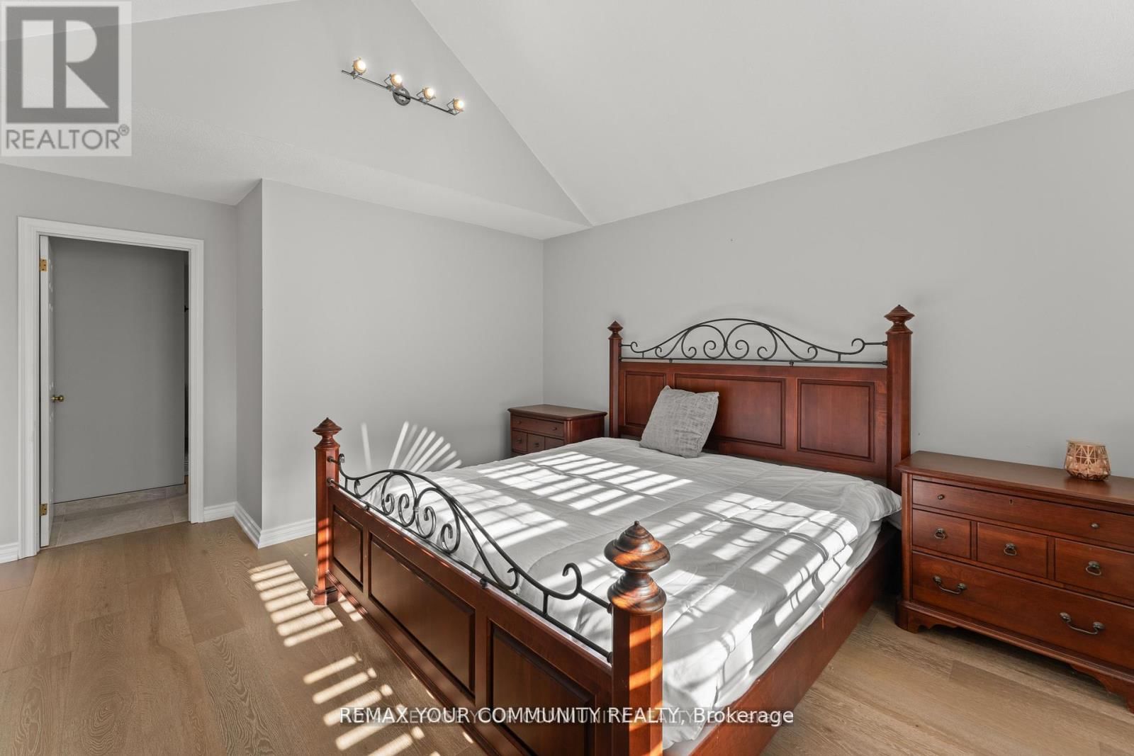 1645 ACORN LANE Image 22