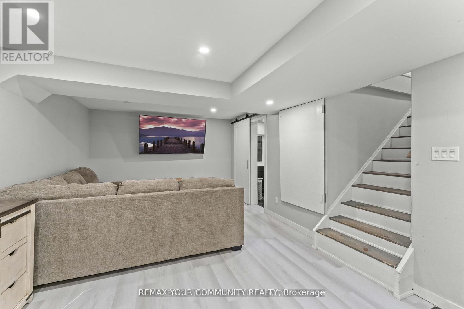 1645 ACORN LANE Image 31