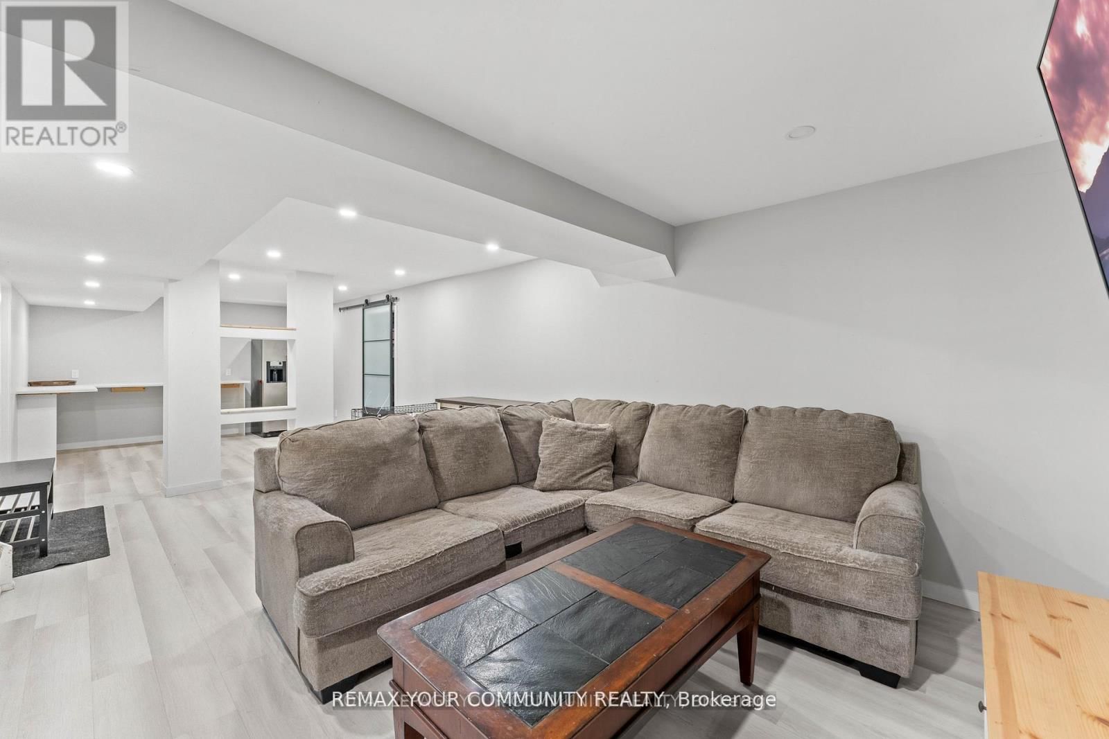 1645 ACORN LANE Image 32