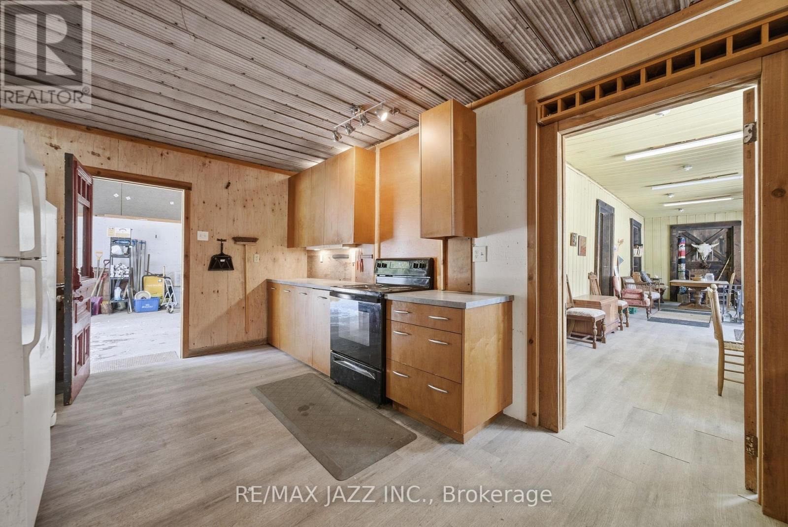 4204 CONCESSION ROAD 8 Image 38