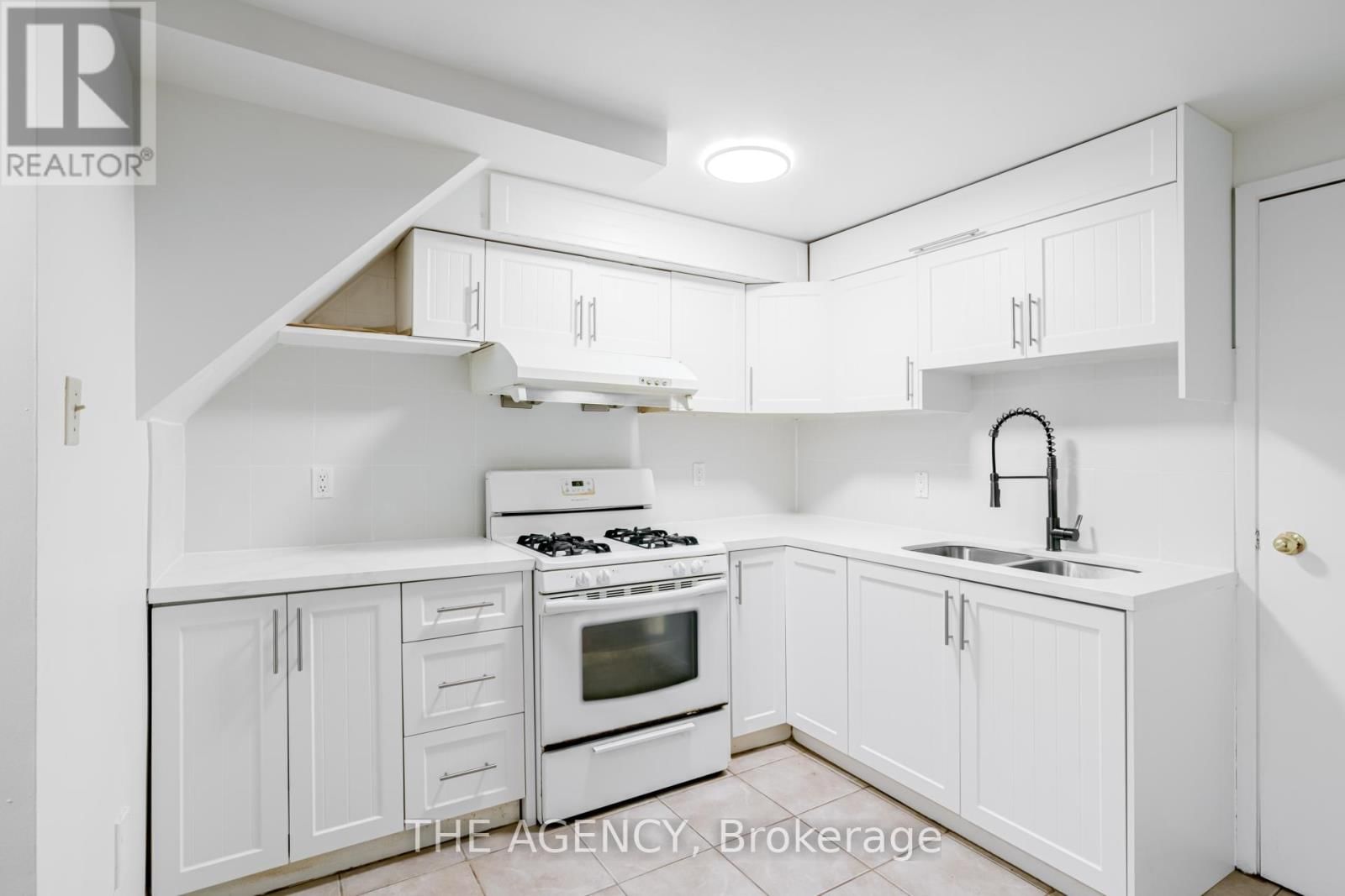 142 GREENBRAE CIRCUIT Image 38