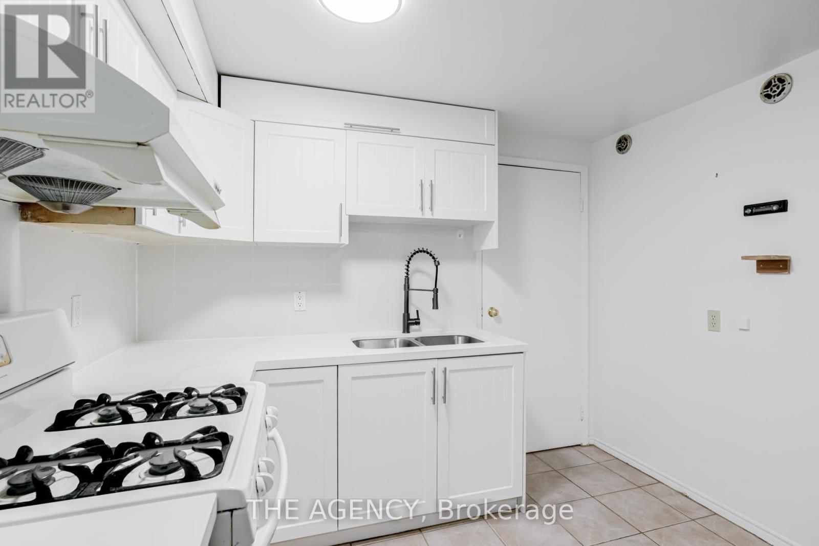 142 GREENBRAE CIRCUIT Image 39