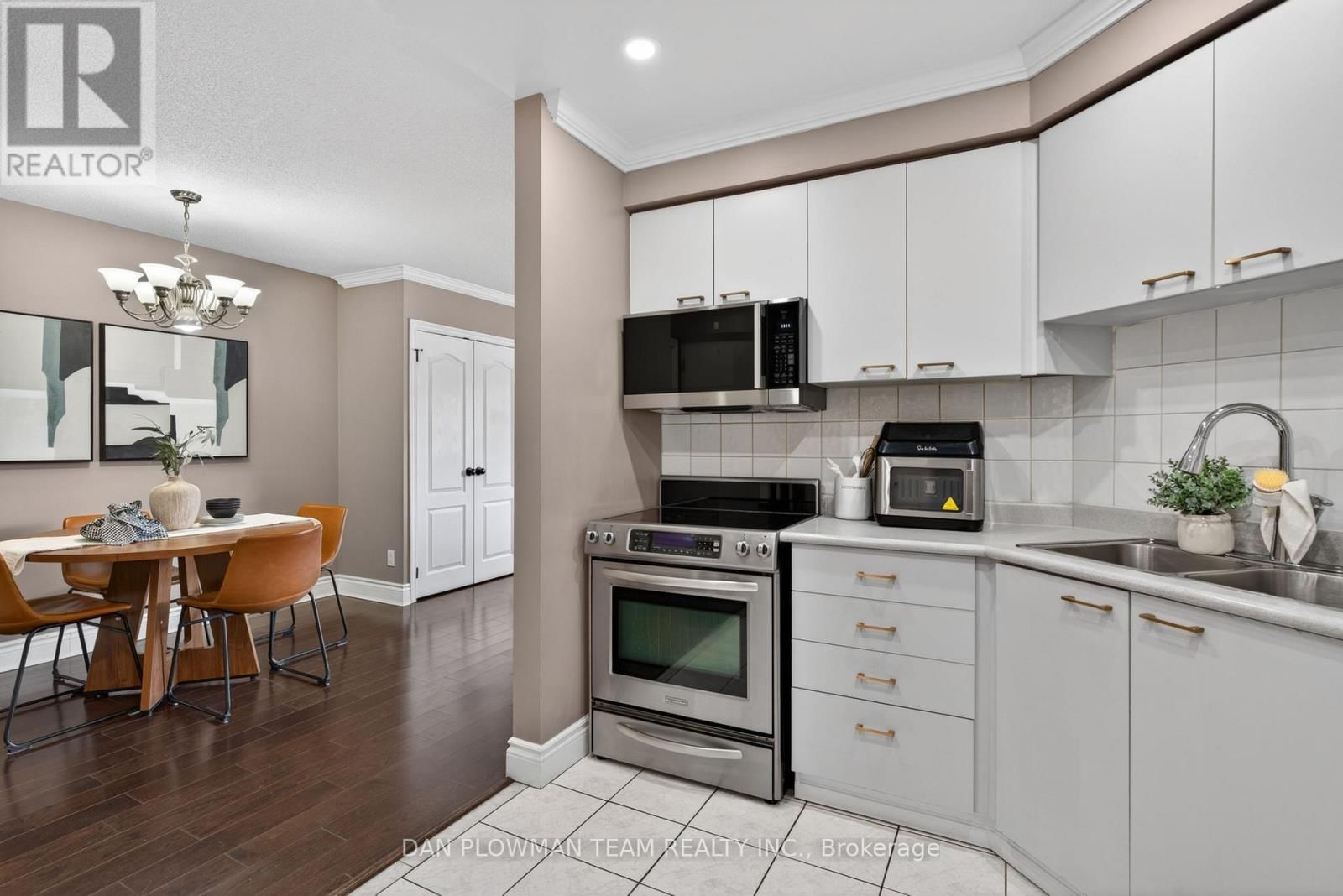 609 - 1400 THE ESPLANADE STREET NORTH Image 12