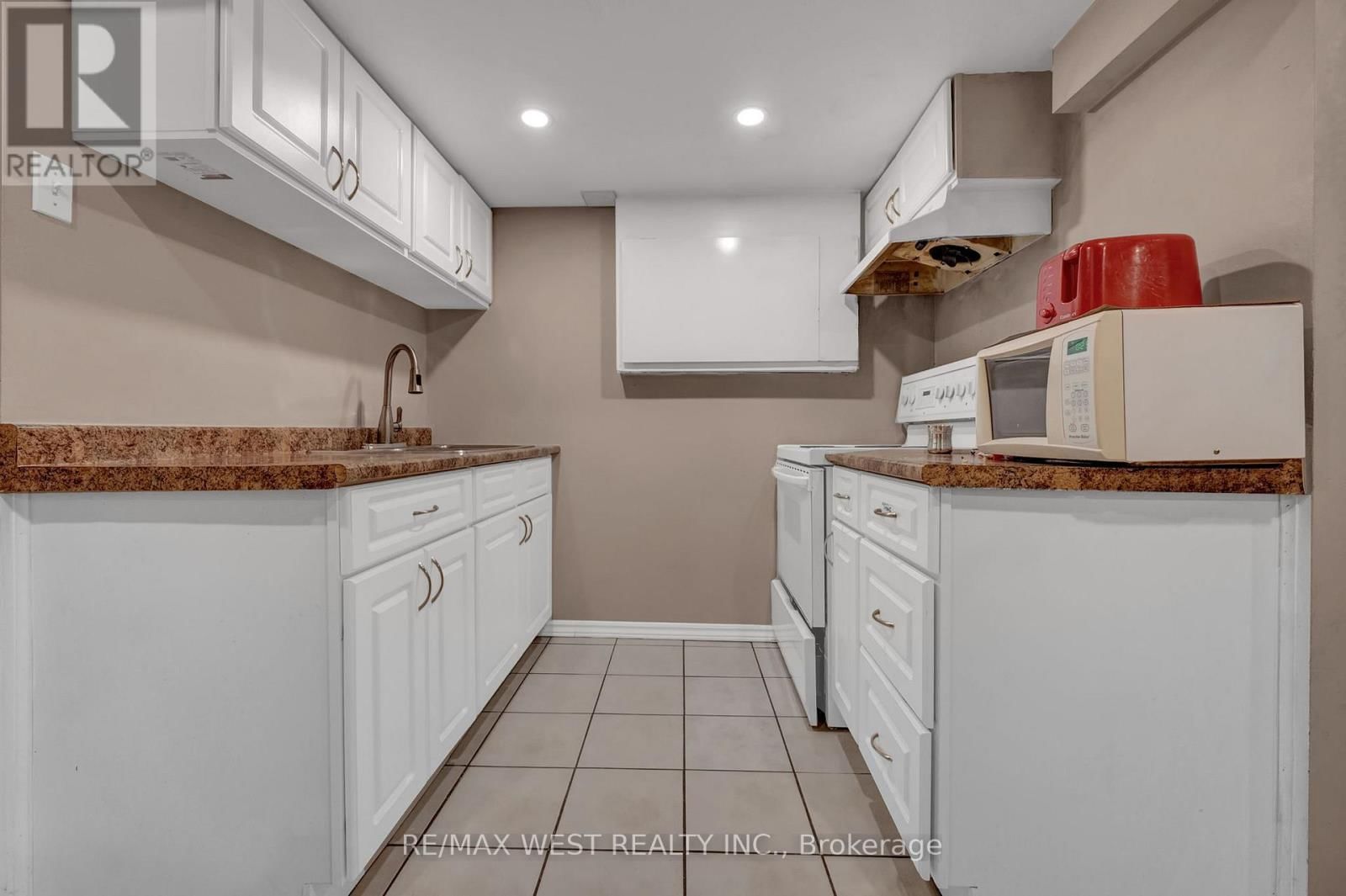 1136 MIDDLEBURY AVENUE Image 34