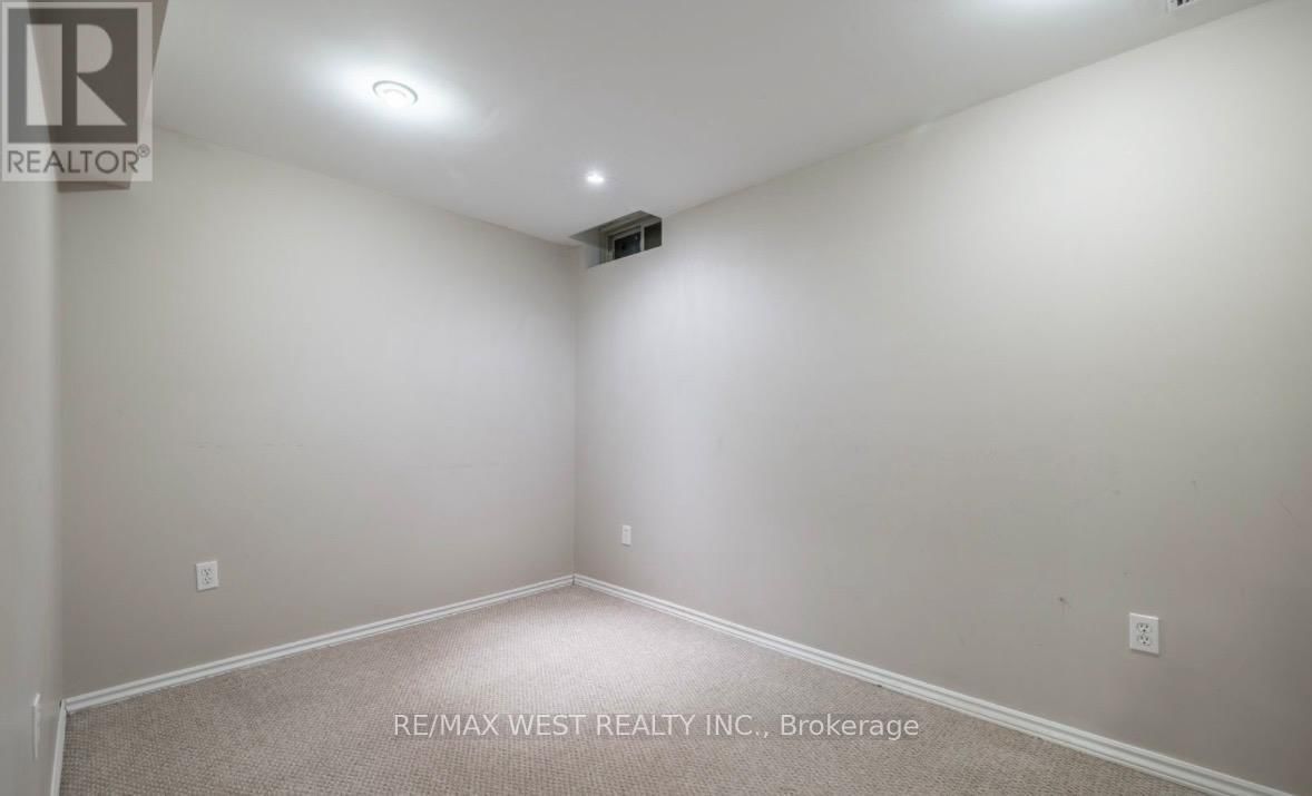 1136 MIDDLEBURY AVENUE Image 36