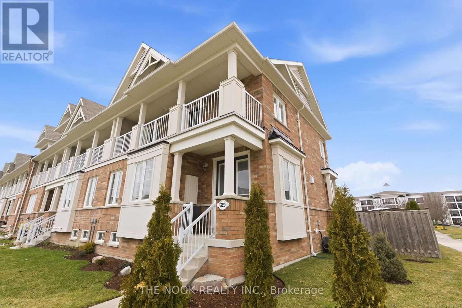 320 LAKEBREEZE DRIVE NORTH Image 1