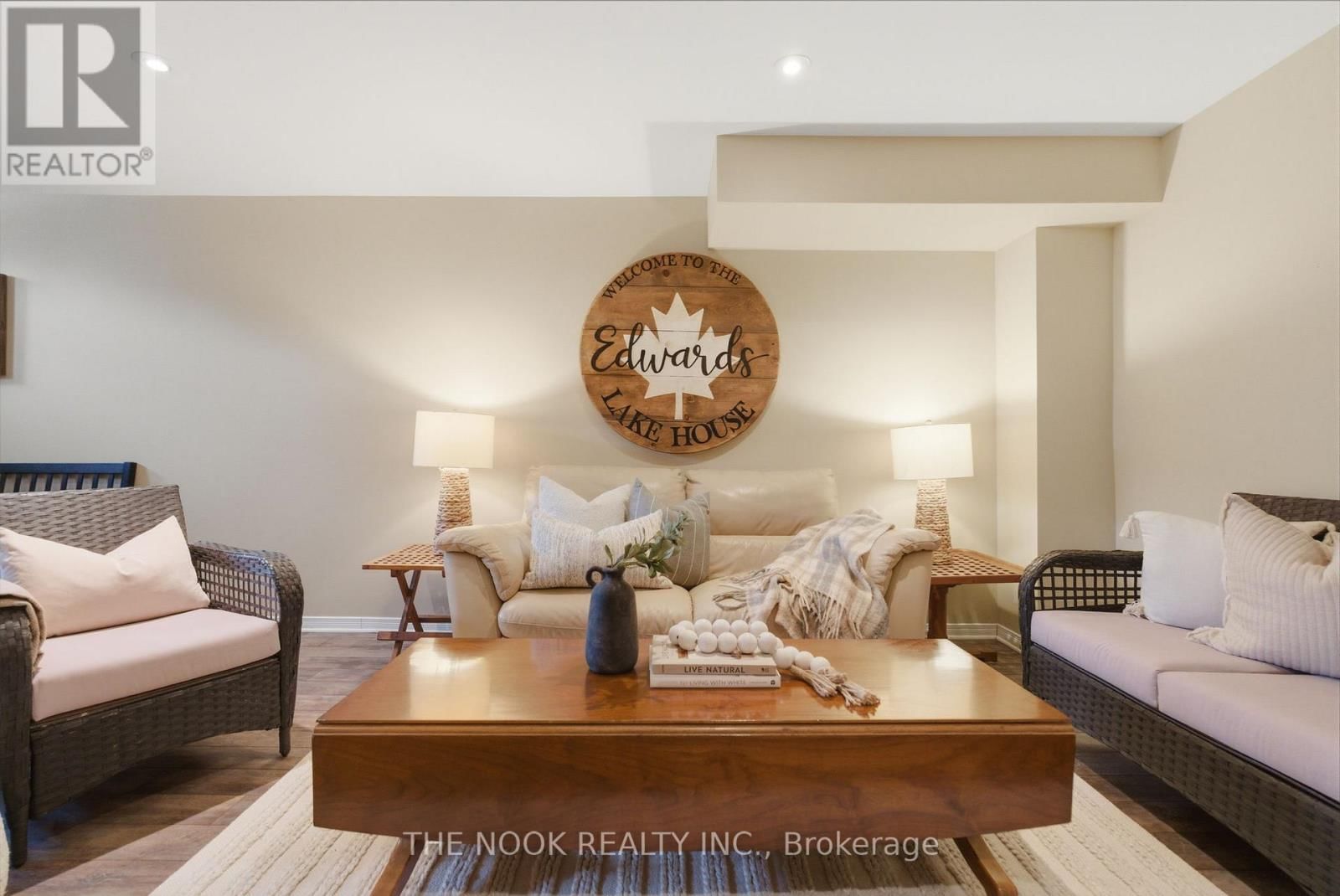 320 LAKEBREEZE DRIVE NORTH Image 32