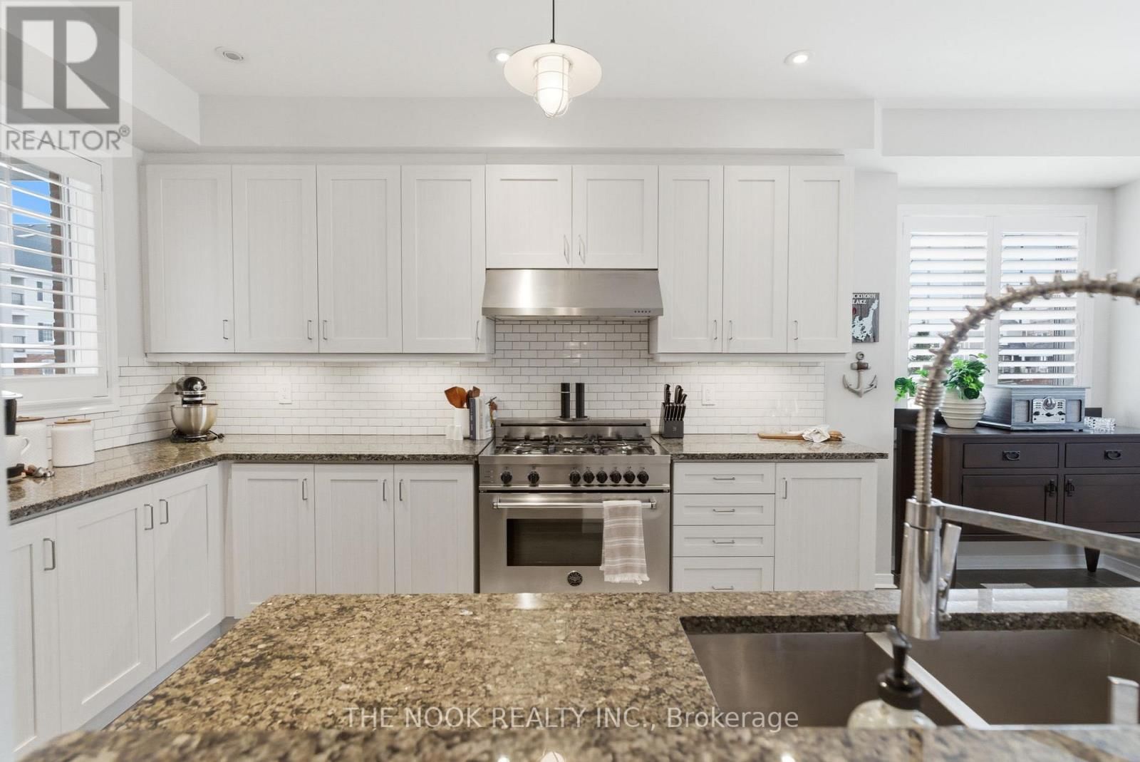 320 LAKEBREEZE DRIVE NORTH Image 7