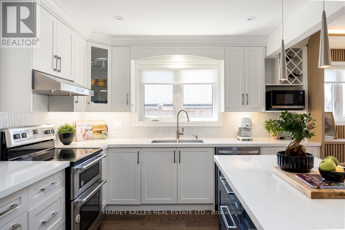 35 MANORGLEN CRESCENT Image 11