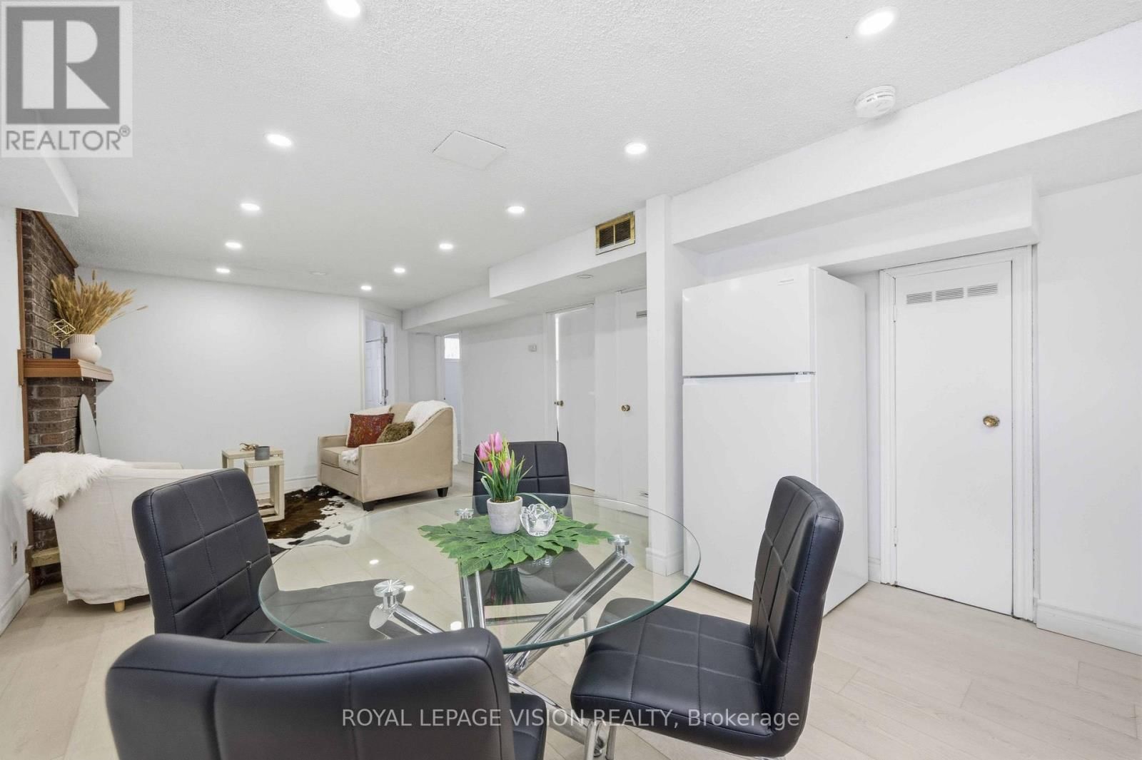 7 SNOWHILL CRESCENT Image 35