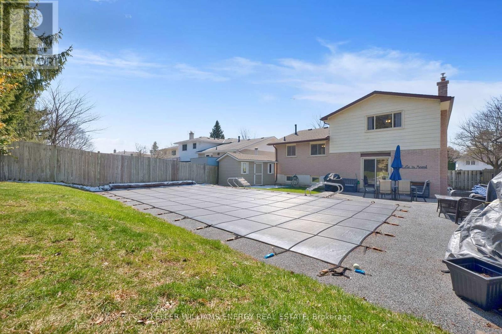 693 WAVERLY STREET NORTH Image 24