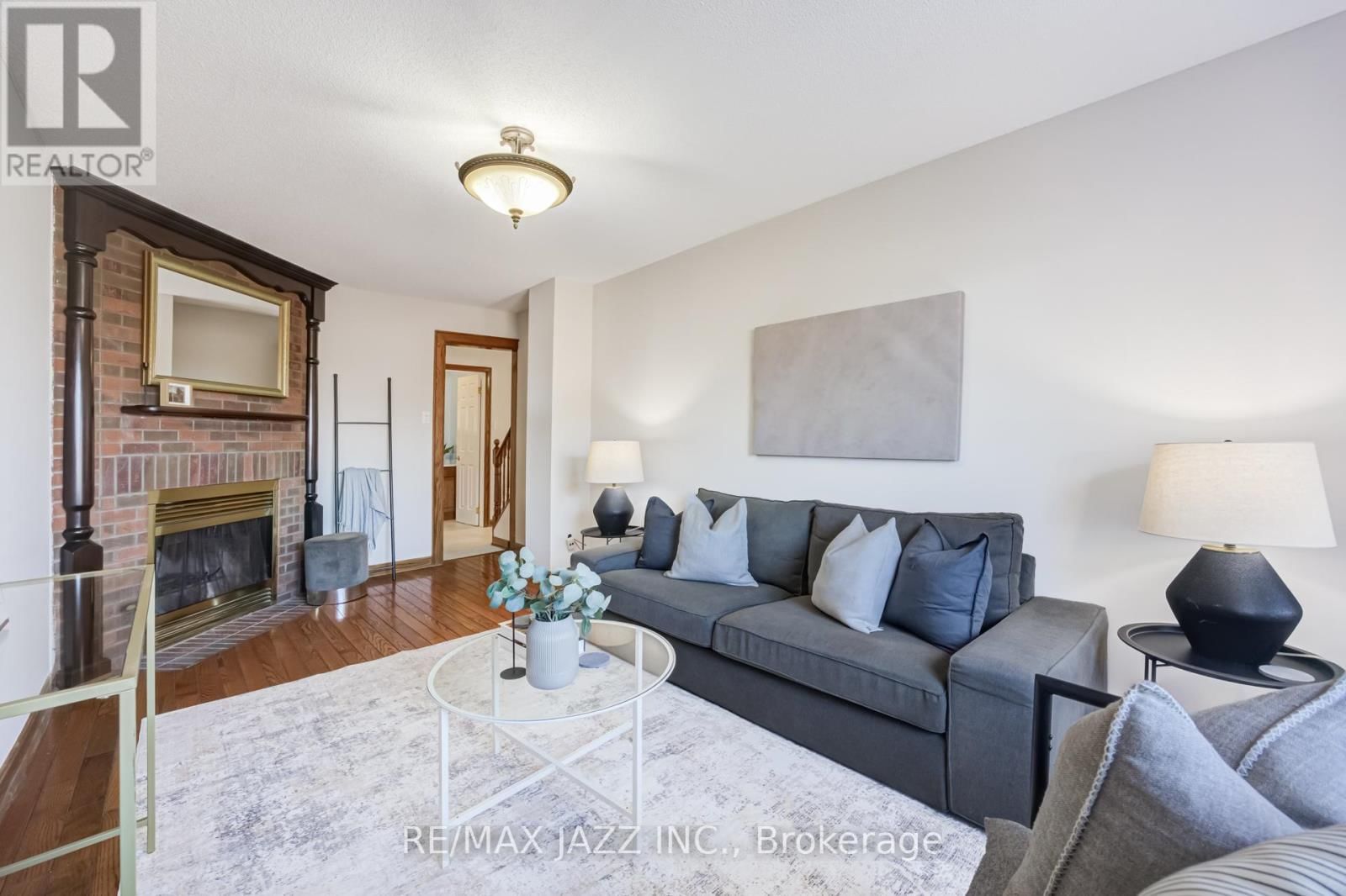 2 COOMER CRESCENT Image 13