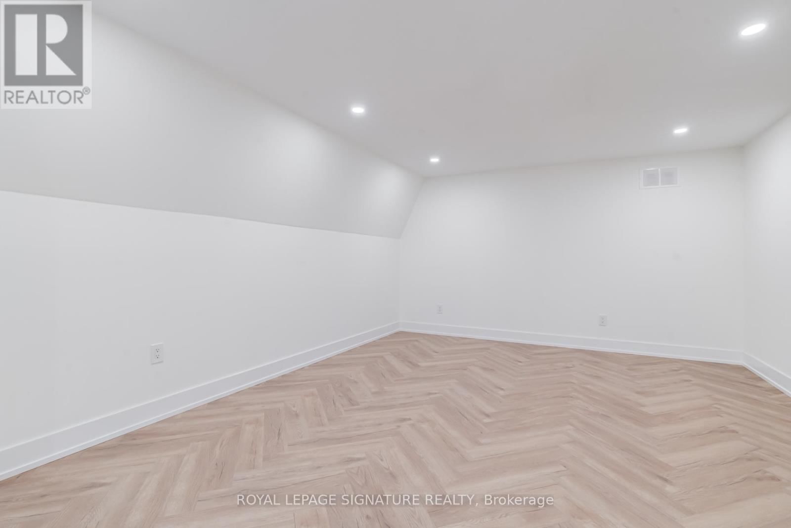 3 - 861 O'CONNOR DRIVE Image 17