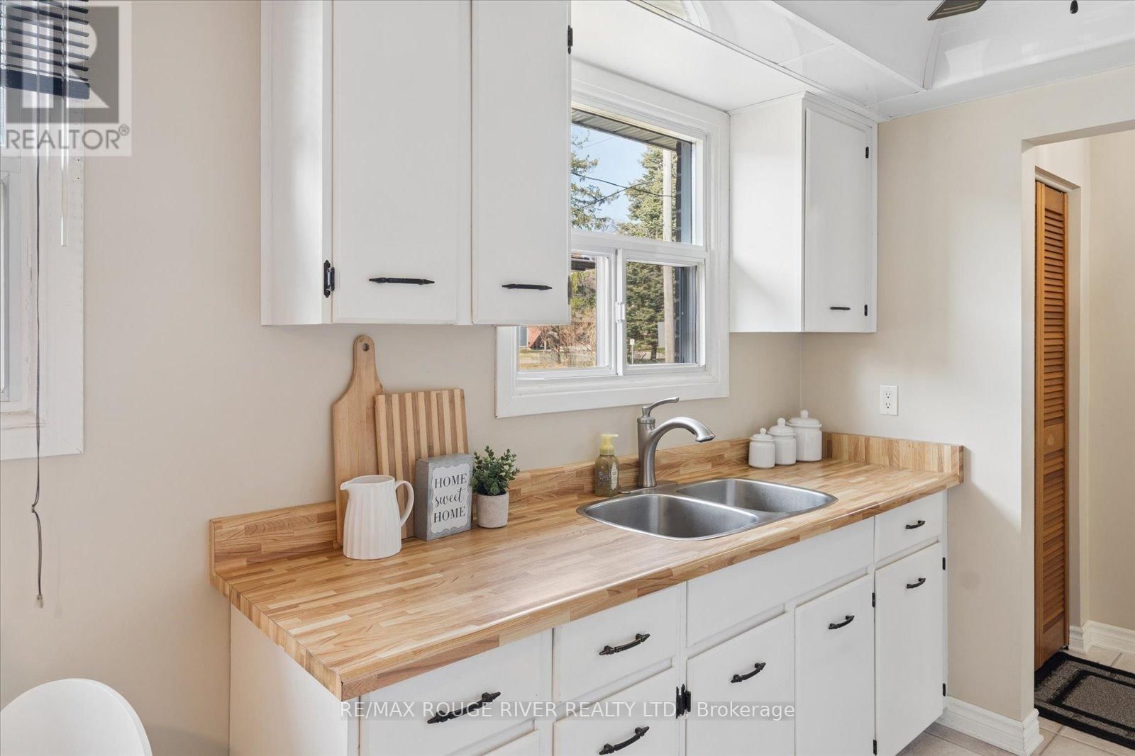 672 PLEASANT STREET Image 14