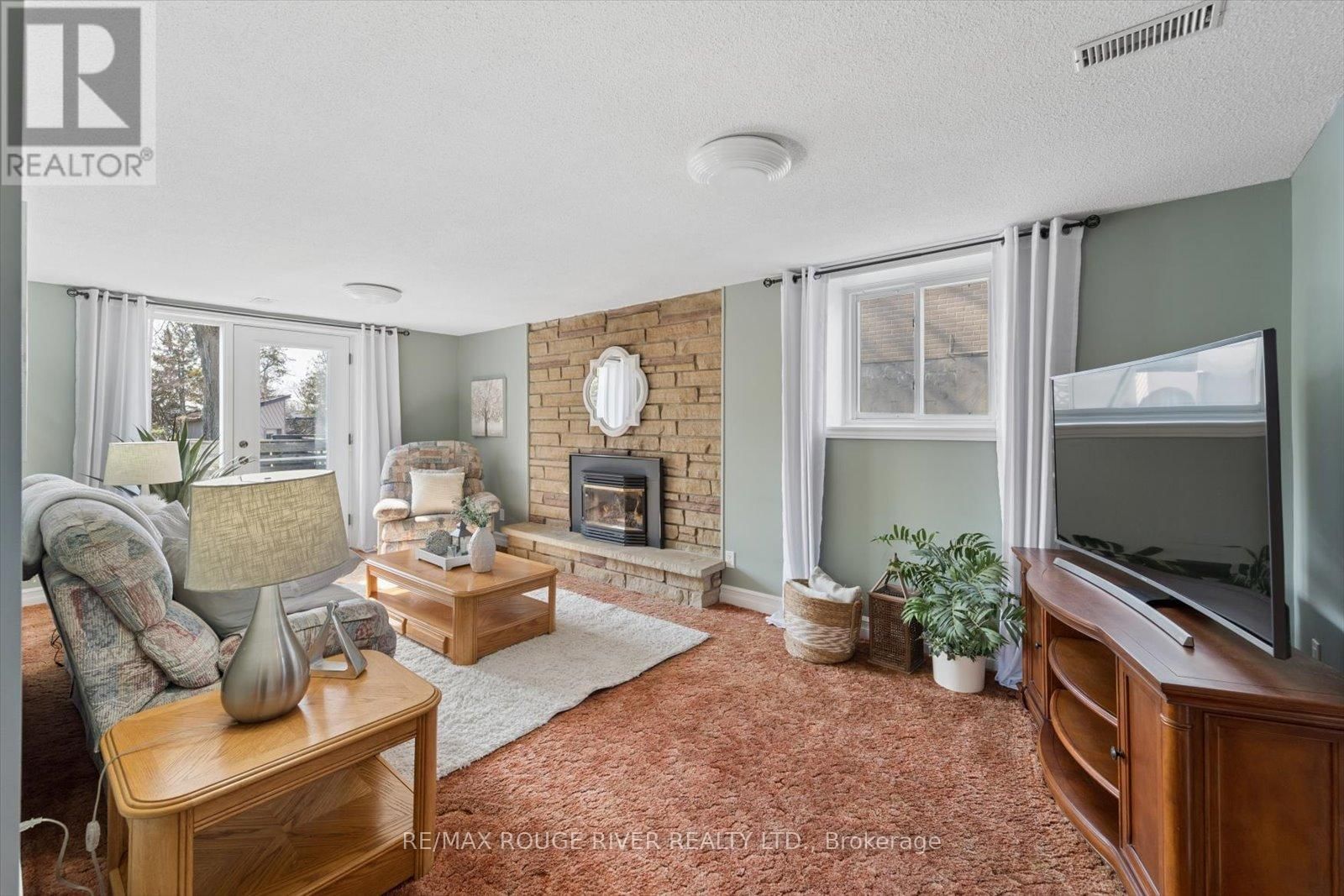 672 PLEASANT STREET Image 19