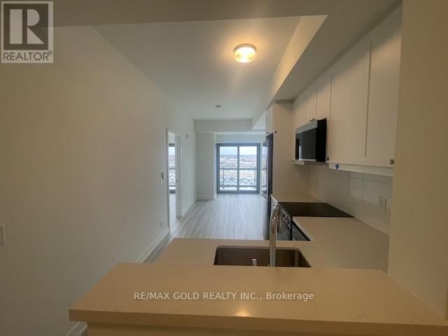 1115 - 51 CLARINGTON BOULEVARD Image 5