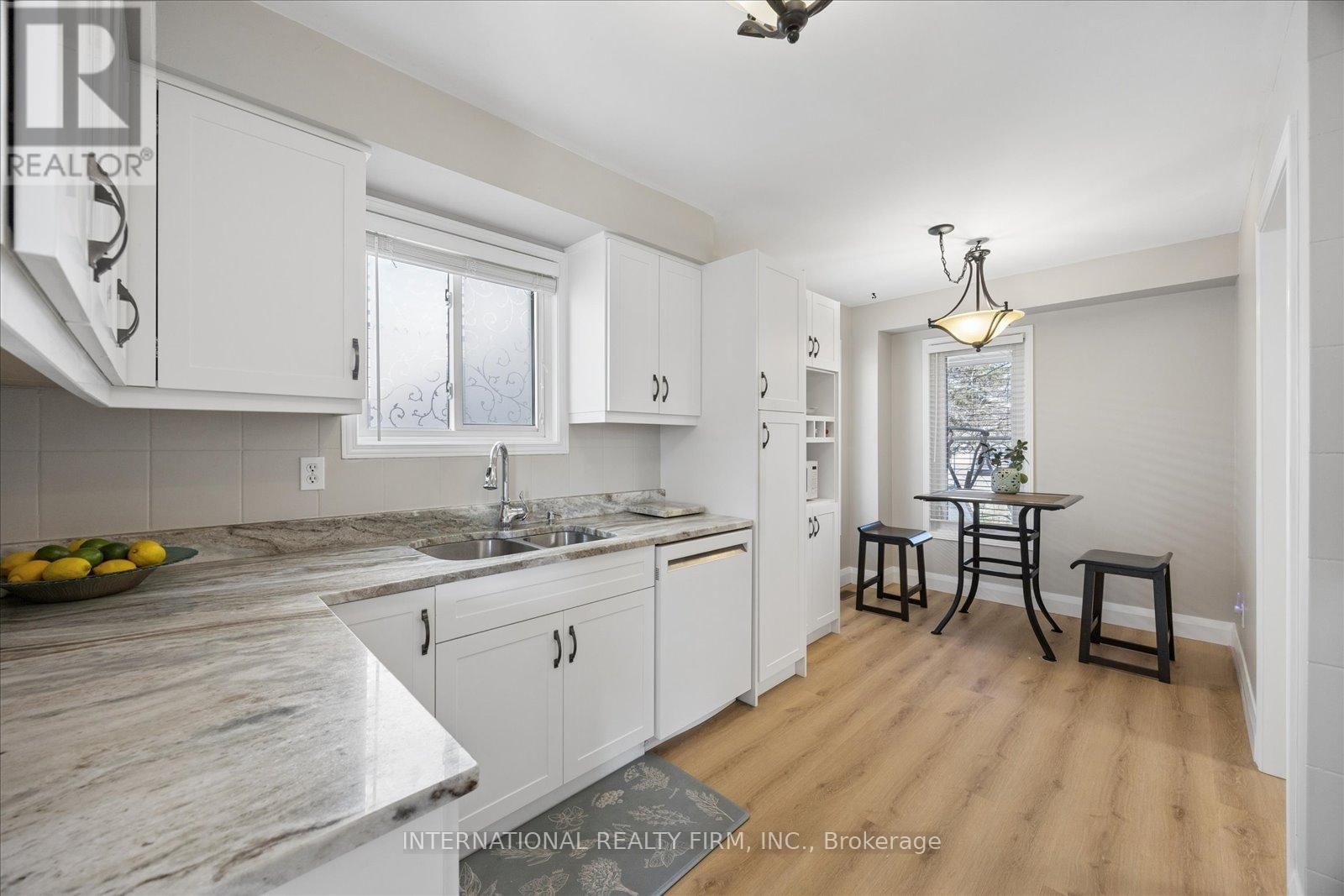 1472 CONNERY CRESCENT Image 18